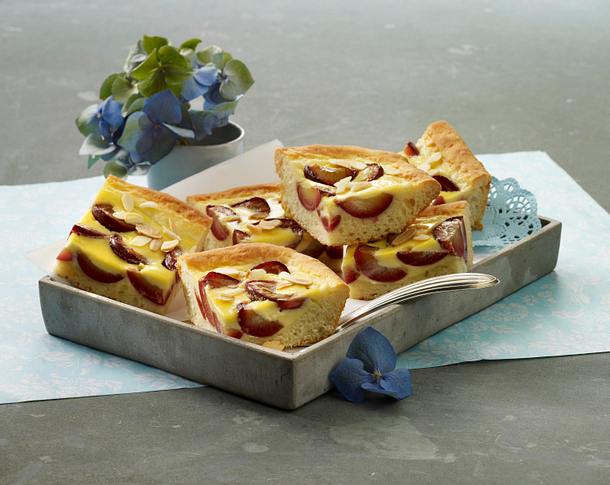 Zwetschen-Marzipan-Wähe vom Blech Rezept