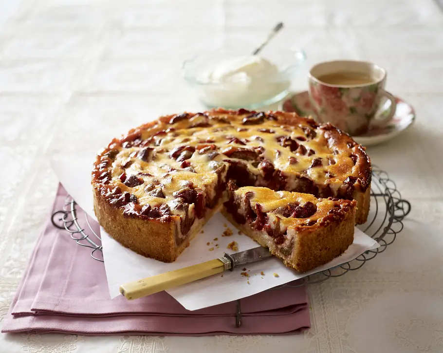 Zwetschen-Tarte mit Quark-Guss Rezept Zwetschen-Tarte mit Quark-Guss Rezept