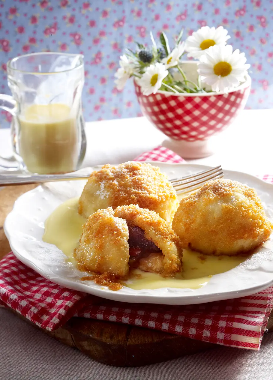 Zwetschenknödel mit Bröselbutter Rezept Zwetschenknödel mit Bröselbutter Rezept