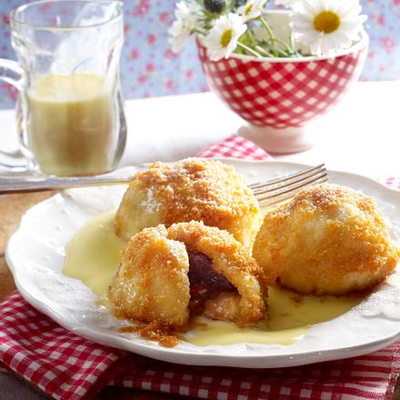 Zwetschenknödel mit Bröselbutter Rezept Zwetschenknödel mit Bröselbutter Rezept