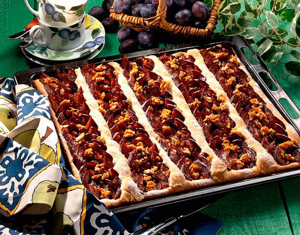 Zwetschenkuchen mit Mandelkrokant Rezept Zwetschenkuchen mit Mandelkrokant Rezept