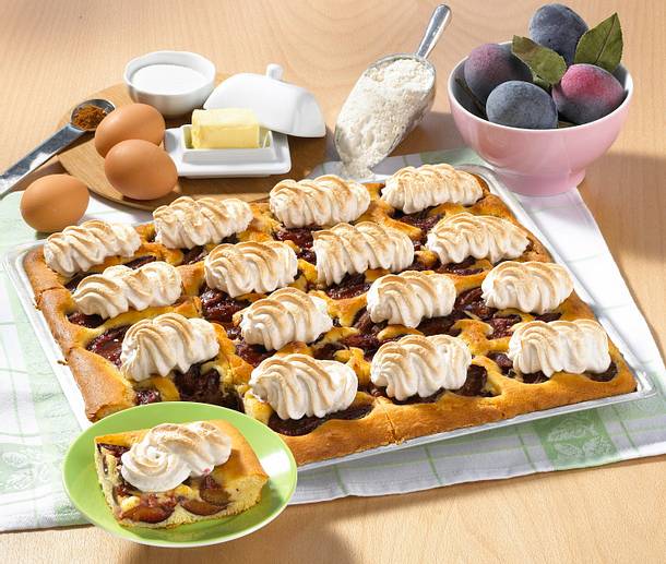 Zwetschenkuchen vom Blech mit Zimtbaiser Rezept Zwetschenkuchen vom Blech mit Zimtbaiser Rezept