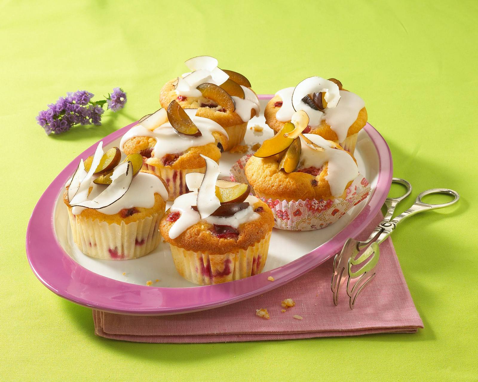Zwetschgen-Kokos-Muffins Rezept | LECKER