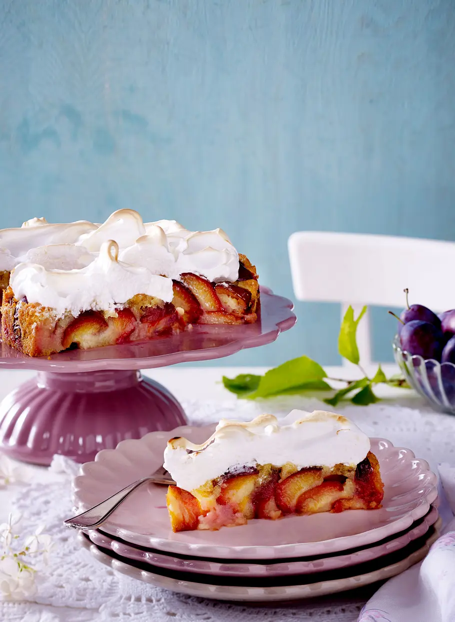 Zwetschgen-Kuchen mit Baiserhaube Rezept Zwetschgen-Kuchen mit Baiserhaube Rezept