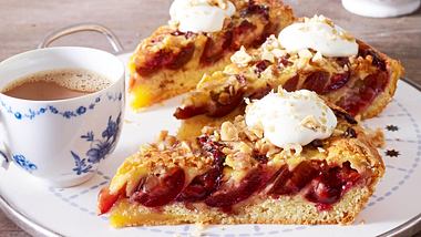 Zwetschgenkuchen mit Walnussguss Rezept - Foto: House of Food / Bauer Food Experts KG