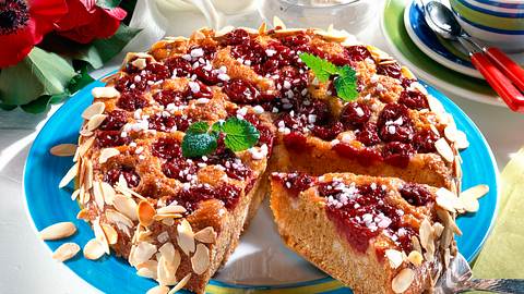 Zwieback-Kirschkuchen Rezept - Foto: House of Food / Bauer Food Experts KG