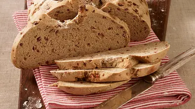 Zwiebel-Brot mit Speck Rezept - Foto: LECKER @ Bauer Media Group
