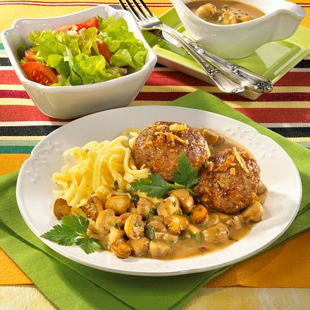 Zwiebel-Frikadellen mit Champignons Rezept