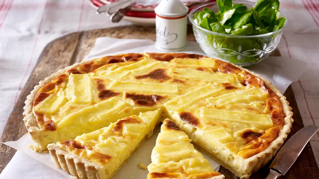 Zwiebel-Käse-Tarte Rezept - Foto: LECKER @ Bauer Media Group Zwiebel-Käse-Tarte Rezept - Foto: LECKER @ Bauer Media Group