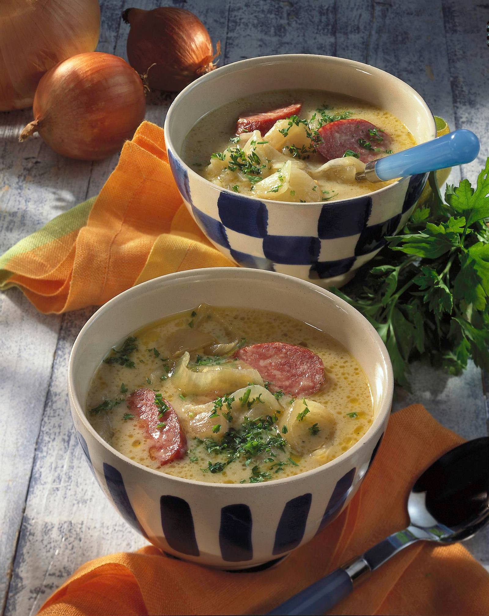 Zwiebel-Käsesuppe Rezept | LECKER