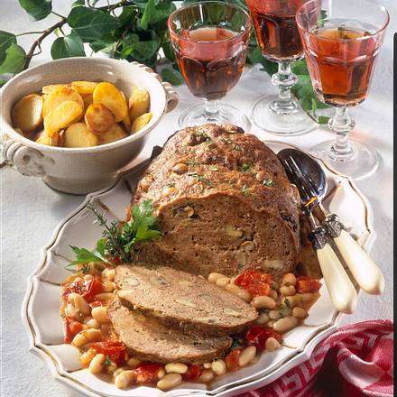 Zwiebel-Pilz-Hackbraten mit geschmortem Tomaten-Bohnengemüse Rezept Zwiebel-Pilz-Hackbraten mit geschmortem Tomaten-Bohnengemüse Rezept