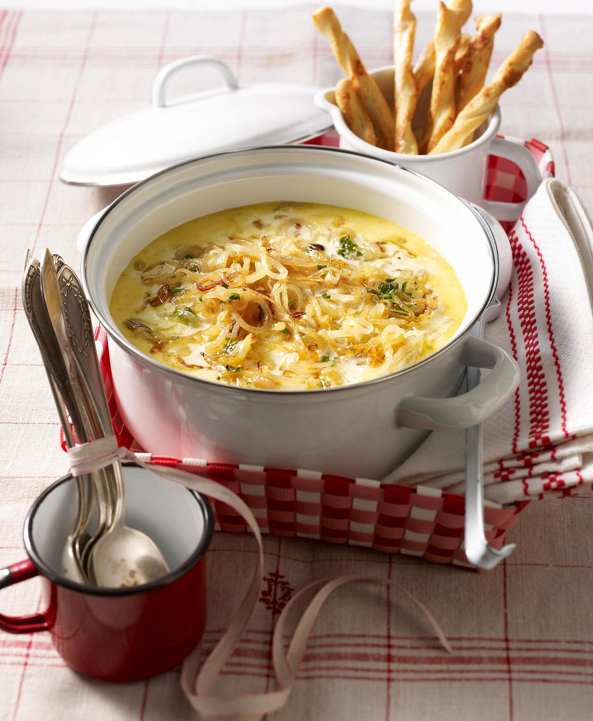 Zwiebel-Rahm-Senf-Suppe Rezept