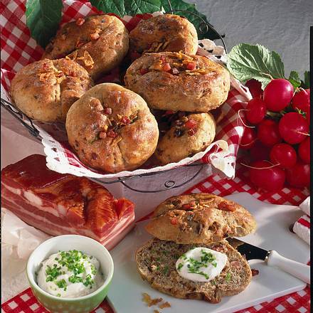 Zwiebel-Speck-Brötchen (8 Stück) Rezept Zwiebel-Speck-Brötchen (8 Stück) Rezept
