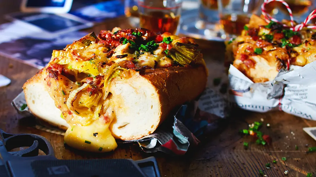 Zwiebel-Speck-Brot mit Porreekomplizen Rezept - Foto: LECKER @ Bauer Media Group Zwiebel-Speck-Brot mit Porreekomplizen Rezept - Foto: LECKER @ Bauer Media Group