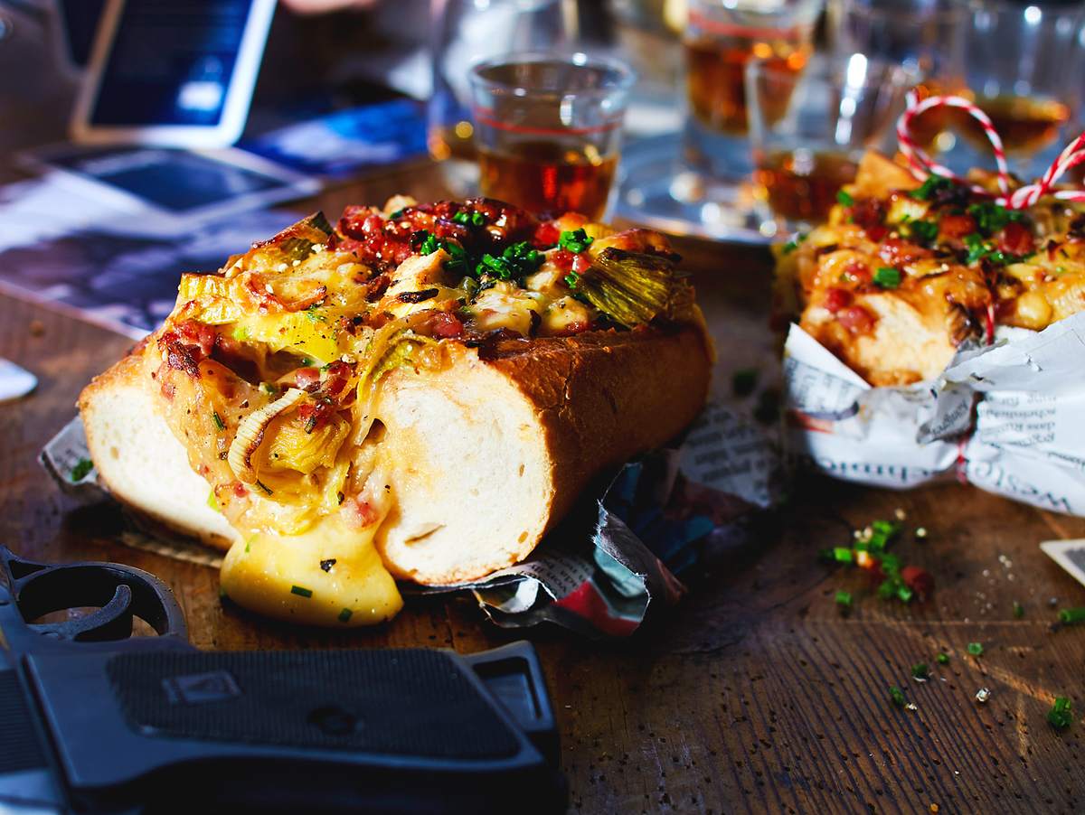 Zwiebel-Speck-Brot mit Porreekomplizen Rezept