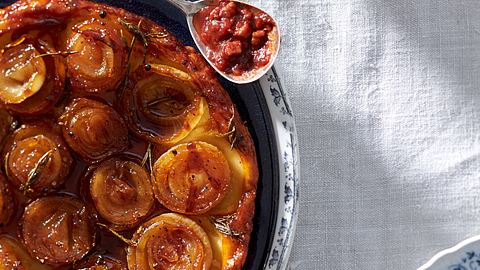 Zwiebel-Tarte-Tatin mit Speckmarmelade Rezept - Foto: House of Food / Bauer Food Experts KG