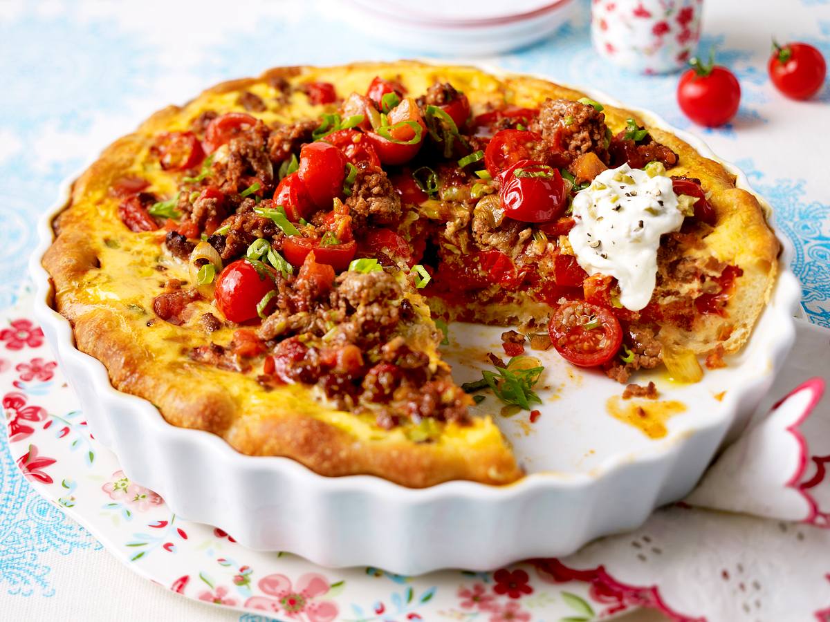 Zwiebel-Tomaten-Quiche mit Hackfleisch Rezept