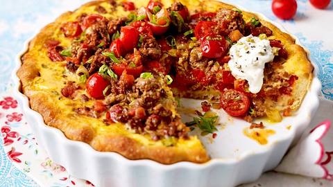 Zwiebel-Tomaten-Quiche mit Hackfleisch Rezept - Foto: LECKER @ Bauer Media Group