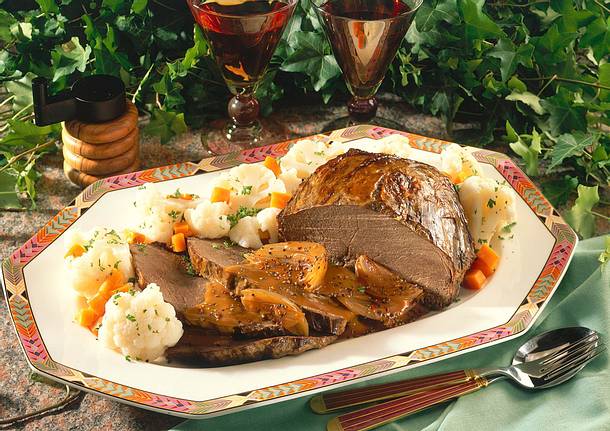 Zwiebelbraten mit buntem Gemüse Rezept Zwiebelbraten mit buntem Gemüse Rezept