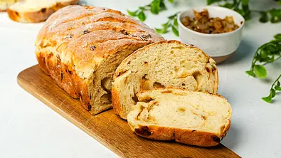 Zwiebelbrot ohne Hefe Rezept - Foto: ShowHeroes für LECKER @ Bauer Media Group