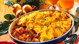 Zwiebelgulasch mit Kartoffelkruste Rezept - Foto: Horn