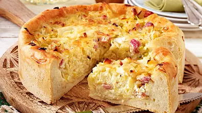 Klassischer Zwiebelkuchen Rezept - Foto: LECKER @ Bauer Media Group Klassischer Zwiebelkuchen Rezept - Foto: LECKER @ Bauer Media Group
