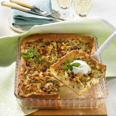 Zwiebelkuchen mit Dickmilch-Guss Rezept Zwiebelkuchen mit Dickmilch-Guss Rezept