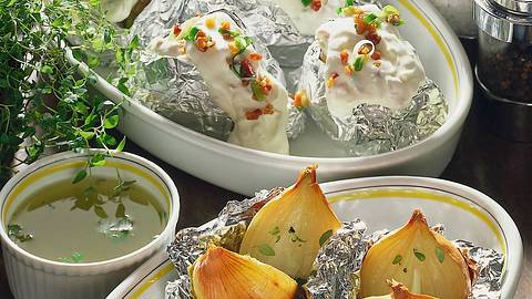 Zwiebeln und Kartoffeln in Folie Rezept - Foto: Klemme