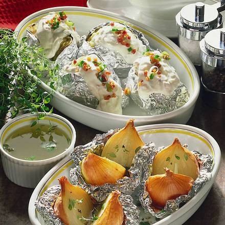 Zwiebeln und Kartoffeln in Folie Rezept Zwiebeln und Kartoffeln in Folie Rezept