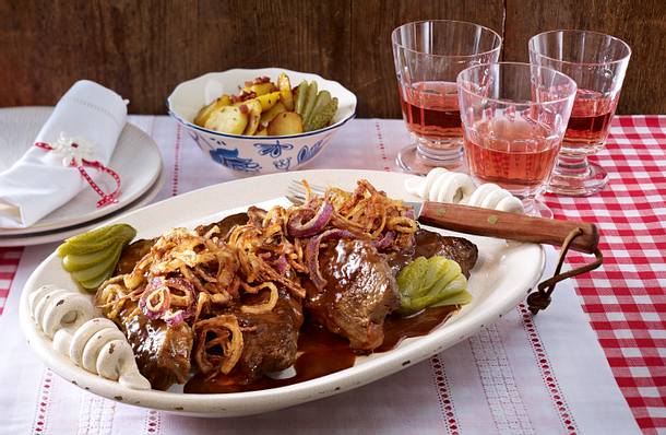 Zwiebelrostbraten zu Speckbratkartoffeln Rezept