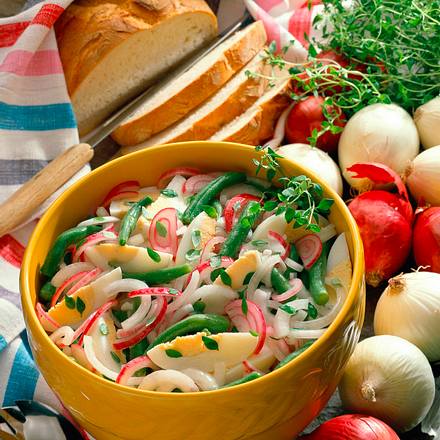 Zwiebelsalat mit Thymian Rezept Zwiebelsalat mit Thymian Rezept