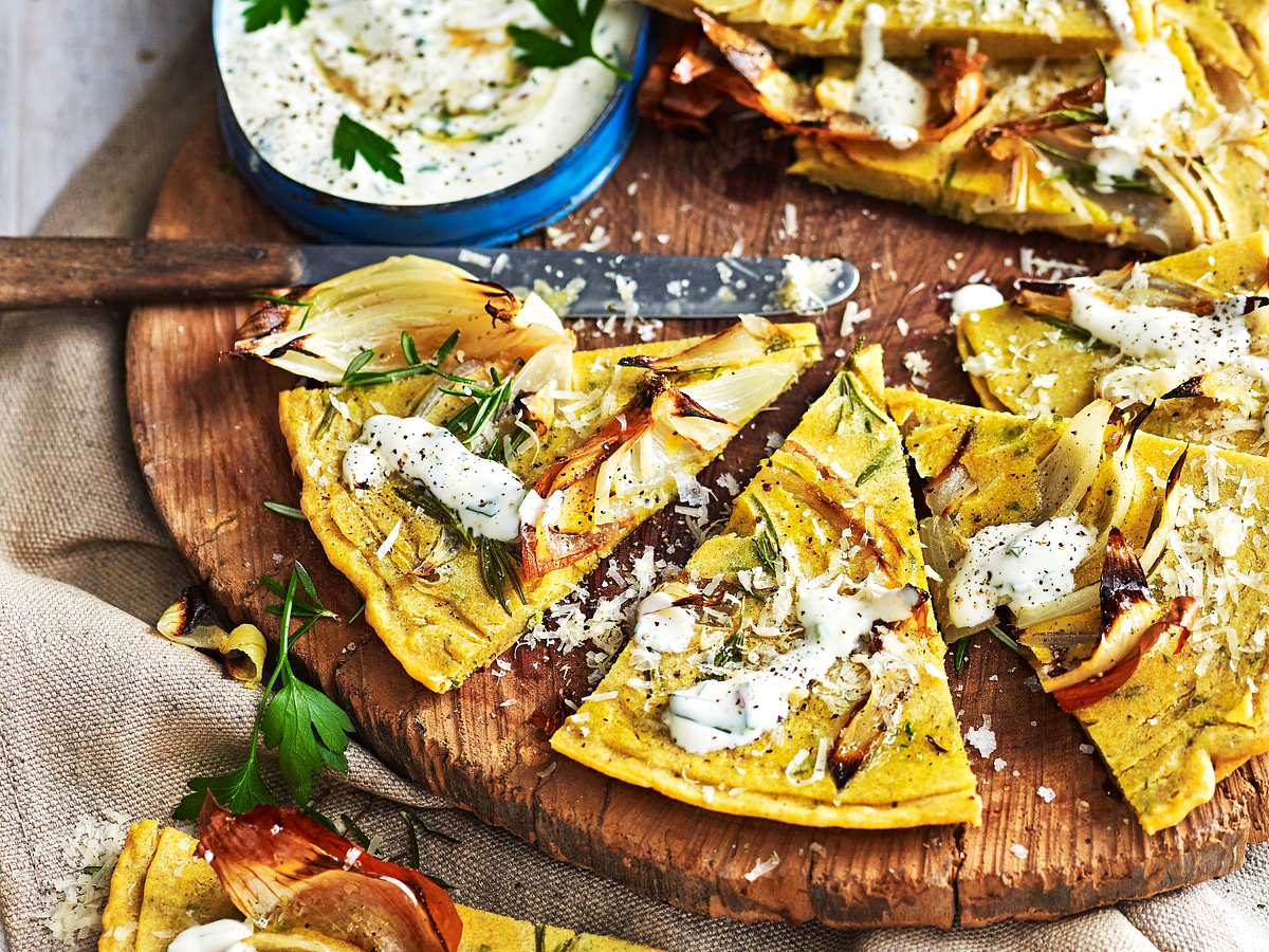 Zwiebelsocca mit Joghurt Rezept