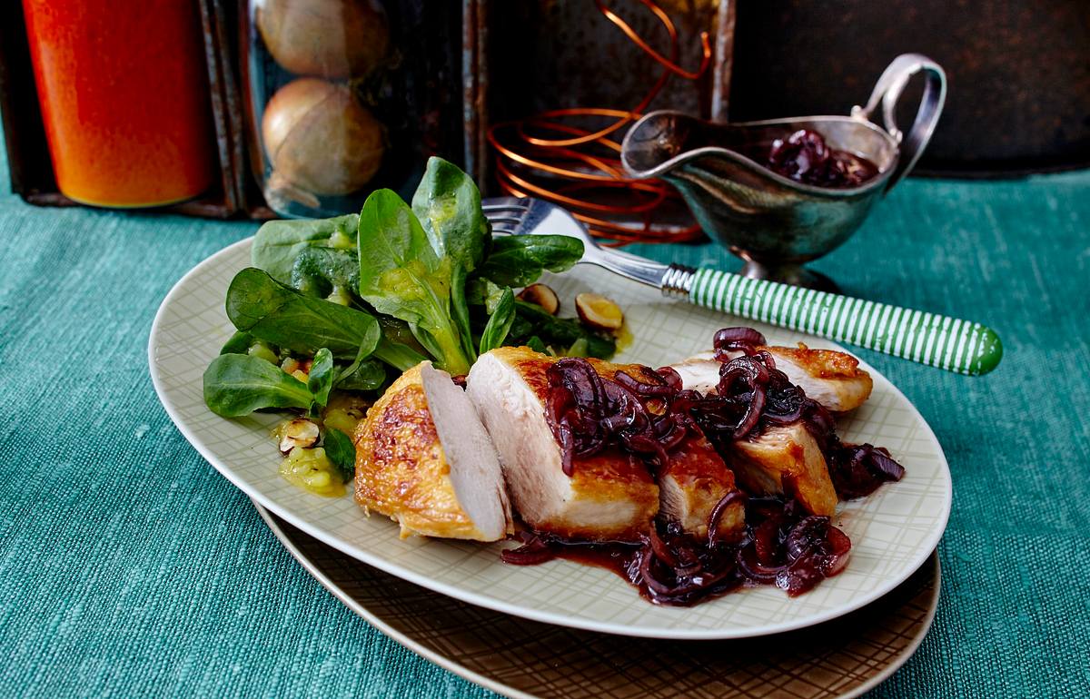 Zwiebelsoße zu Hähnchenbrust & Feldsalat Rezept