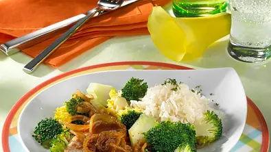 Zwiebelsoße zu Minutensteak Rezept - Foto: LECKER @ Bauer Media Group