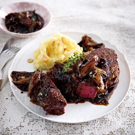 Zwiebelsoße zu Rib Eye Steak und Knoblauch-Kartoffel-Stampf Rezept
