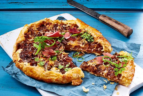 Zwiebeltarte mit Knusperboden & Bauernschinken Rezept