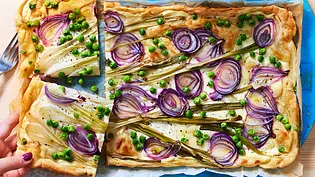 Zwiebelwiese auf Blätterteig Rezept - Foto: LECKER @ Bauer Media Group