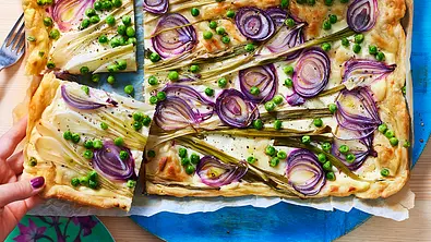 Zwiebelwiese auf Blätterteig Rezept - Foto: LECKER @ Bauer Media Group